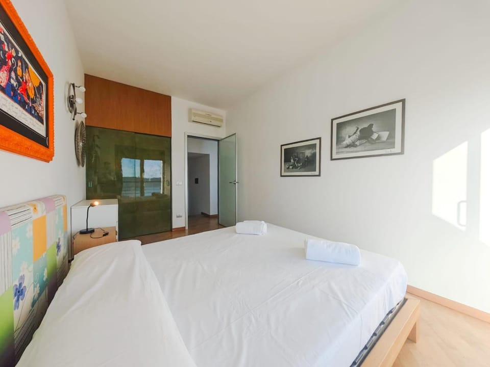Bed, Photo of the whole room, Bedroom, air conditioner