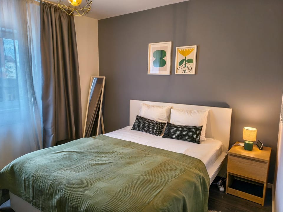 Bed, Photo of the whole room, Bedroom, cot, flat iron
