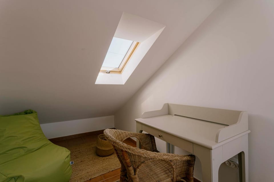 Bed, Photo of the whole room, Seating area, Bedroom