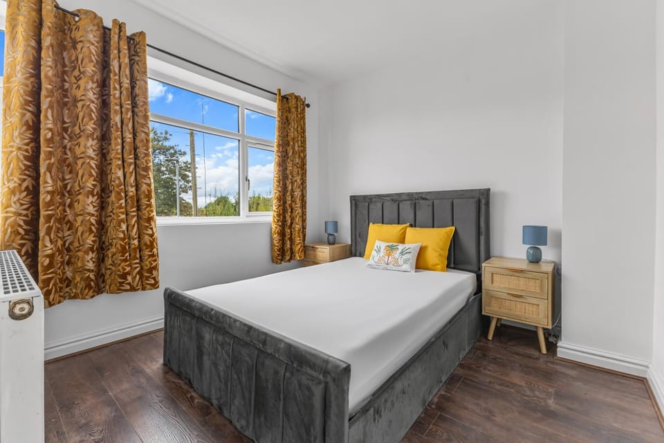 Bed, Photo of the whole room, Bedroom