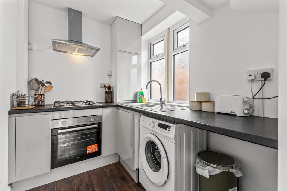 Kitchen or kitchenette, stove, toaster, washing machine