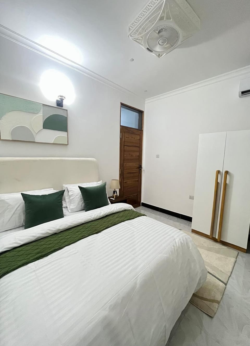 Bed, Photo of the whole room, Bedroom, wardrobe, air conditioner