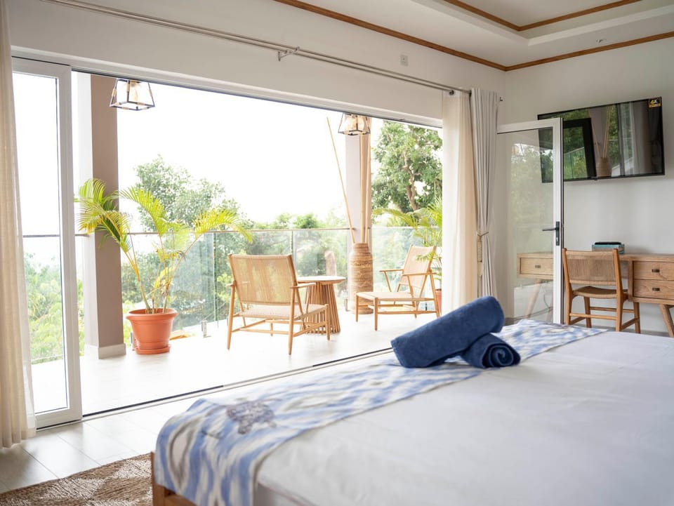 Bed, TV and multimedia, View (from property/room), Balcony/Terrace, Photo of the whole room, Bedroom