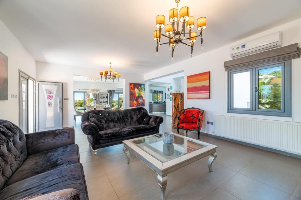 Communal lounge/ TV room, Living room