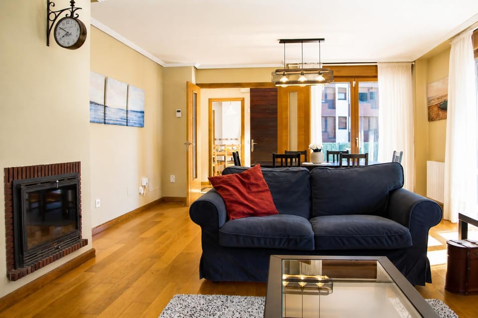 Communal lounge/ TV room, Living room, Dining area