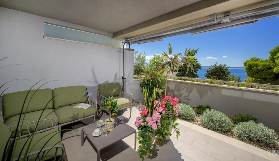 Spring, Day, View (from property/room), Balcony/Terrace, Living room, Seating area, Garden view