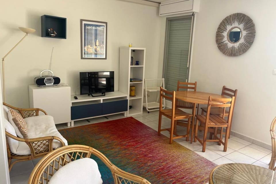 Apartment quiet near beach Apartment in Saint-Raphael