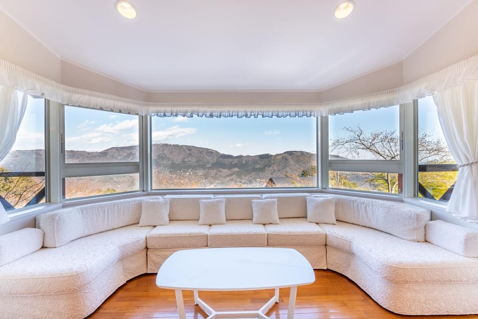 Living room, Mountain view