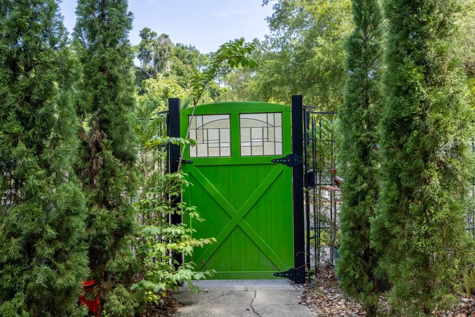 Luxury Retreat Just Steps from UF Main Campus House in Gainesville