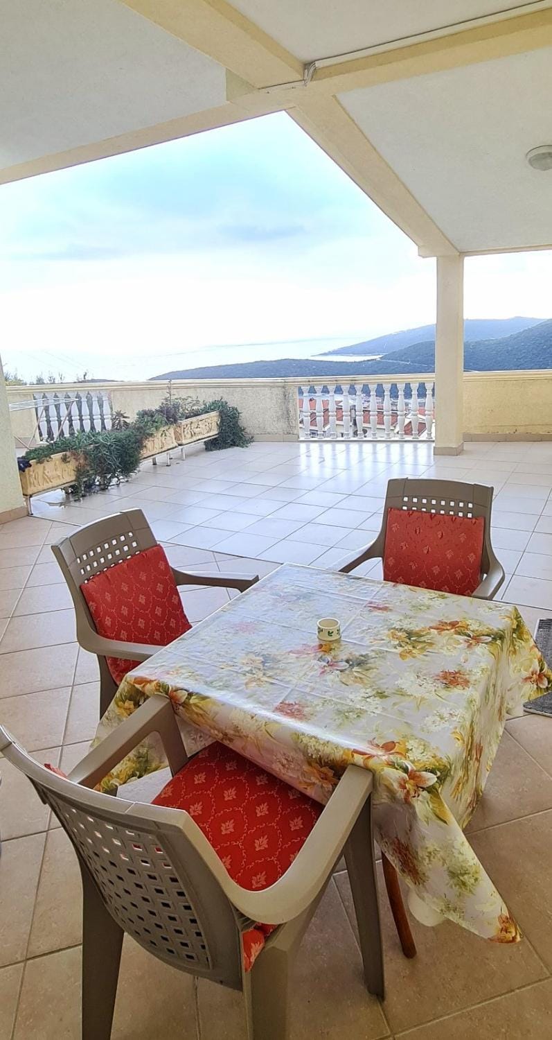 Apartment Dragicevic 9 - with garage Apartment in Budva Municipality