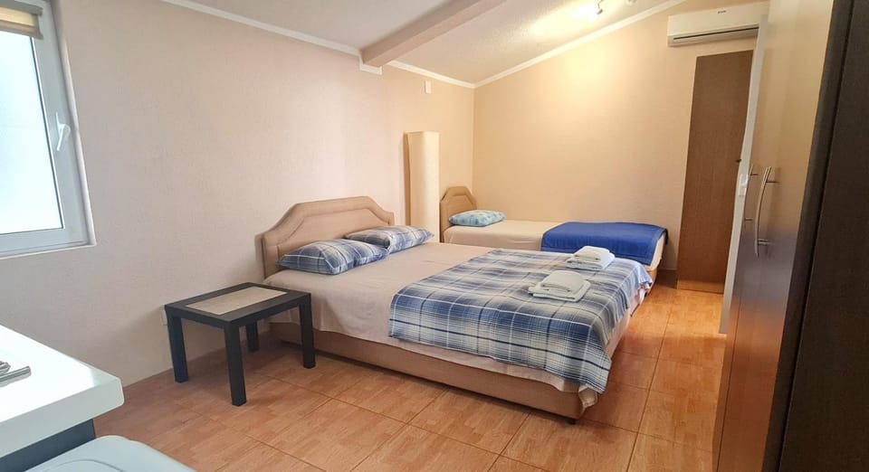 Apartment Dragicevic 9 - with garage Apartment in Budva Municipality