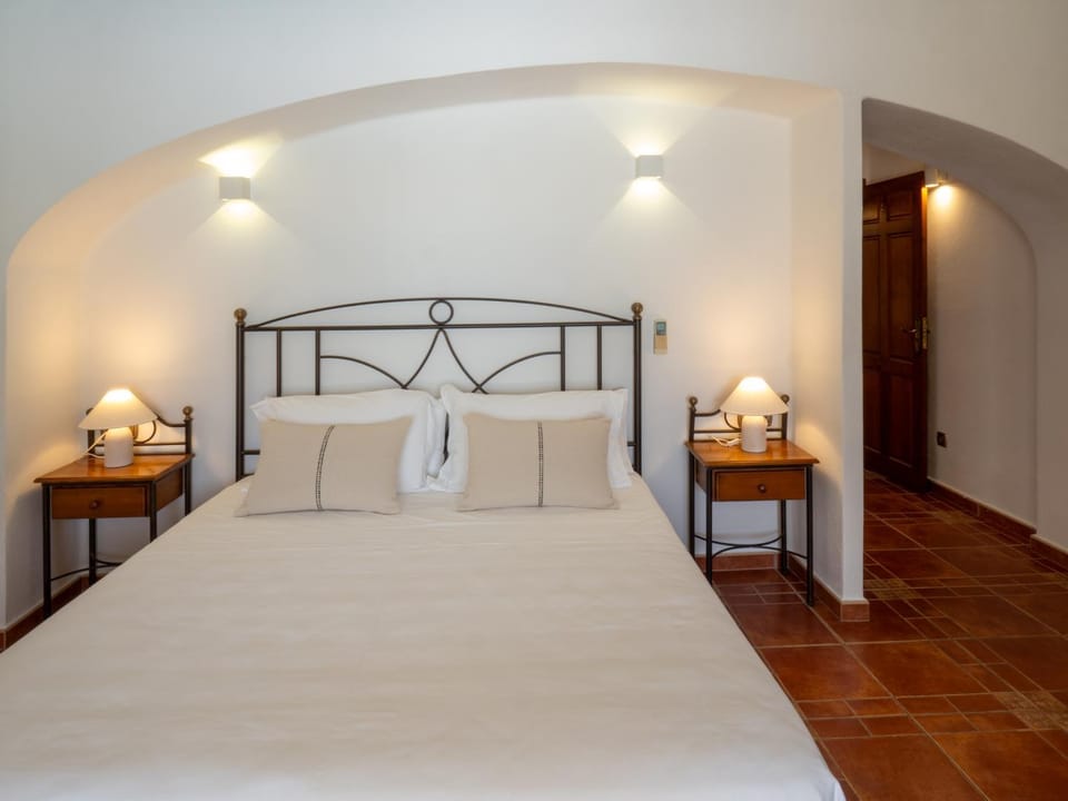 Bedroom, Pool view