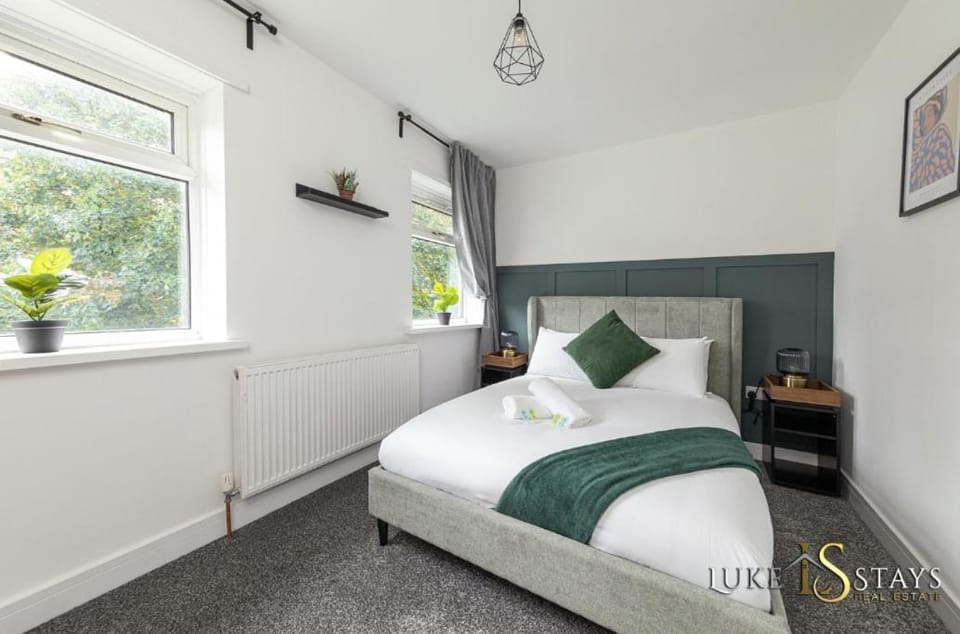 Luke Stays - Gray Ave Apartment in Durham