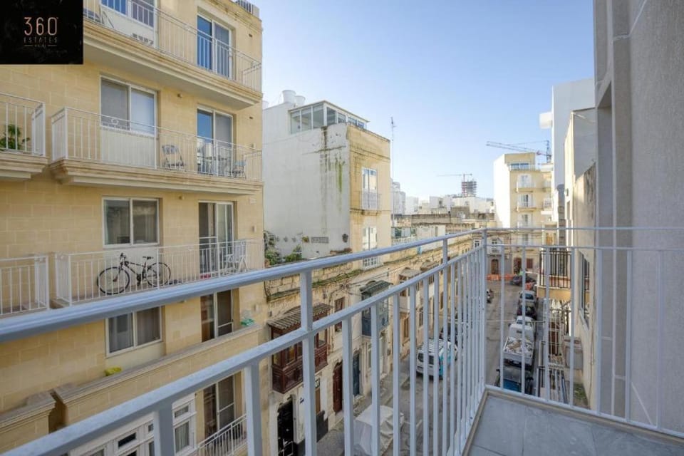Property building, Day, Neighbourhood, View (from property/room), Balcony/Terrace, City view, Street view
