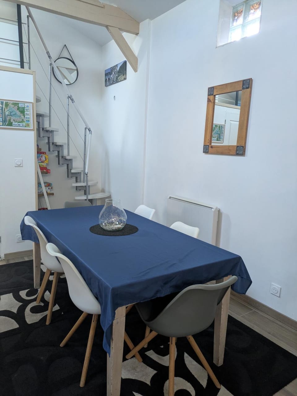 Seating area, Dining area