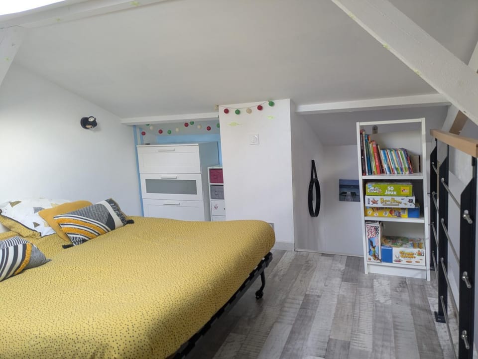 Bed, Library, Bedroom