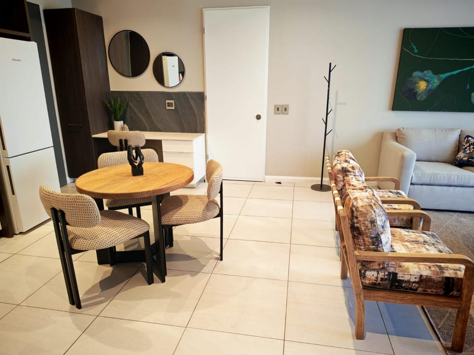 Menlyn Maine Trilogy Apartment 1316 Apartment hotel in Pretoria