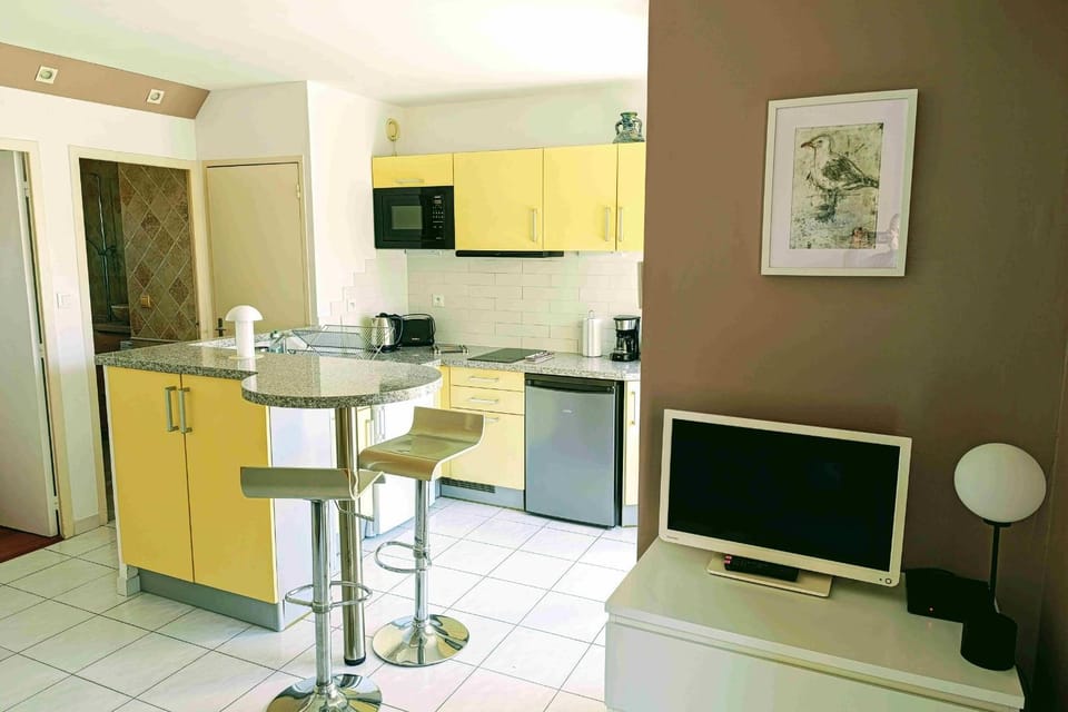 Charming 2-room apartment with balcony in the city Apartment in French Riviera