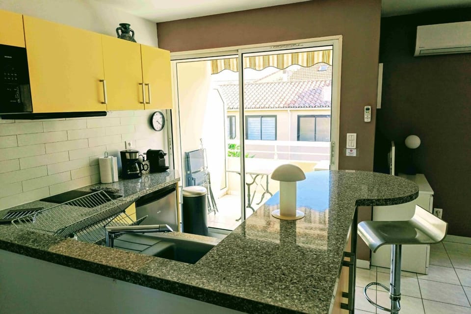 Charming 2-room apartment with balcony in the city Apartment in French Riviera