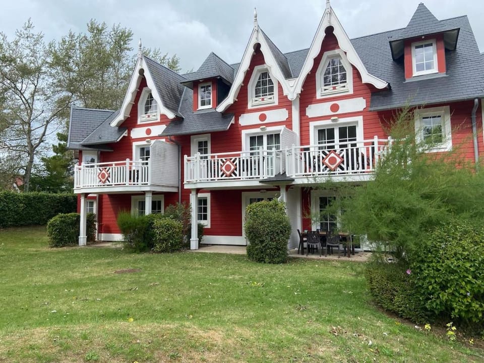 Property building, Spring, Day, Garden, Garden view
