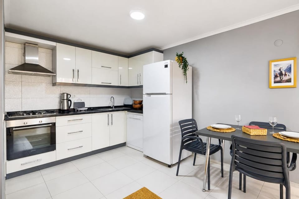 Hadrian Sol Modern 2BR Apartment with City View Opposite Old Town & Hadrian Gate Apartment in Antalya