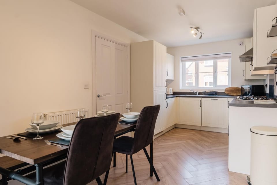 Beautiful 3 Bedroom Home Near Worcester Apartment in Wychavon District