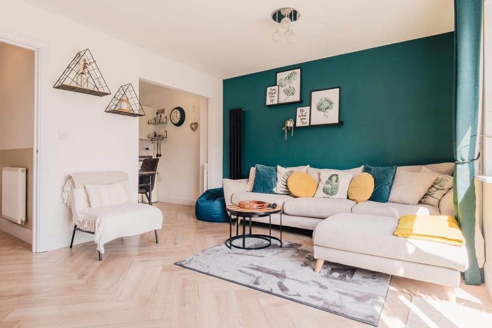 Beautiful 3 Bedroom Home Near Worcester Apartment in Wychavon District