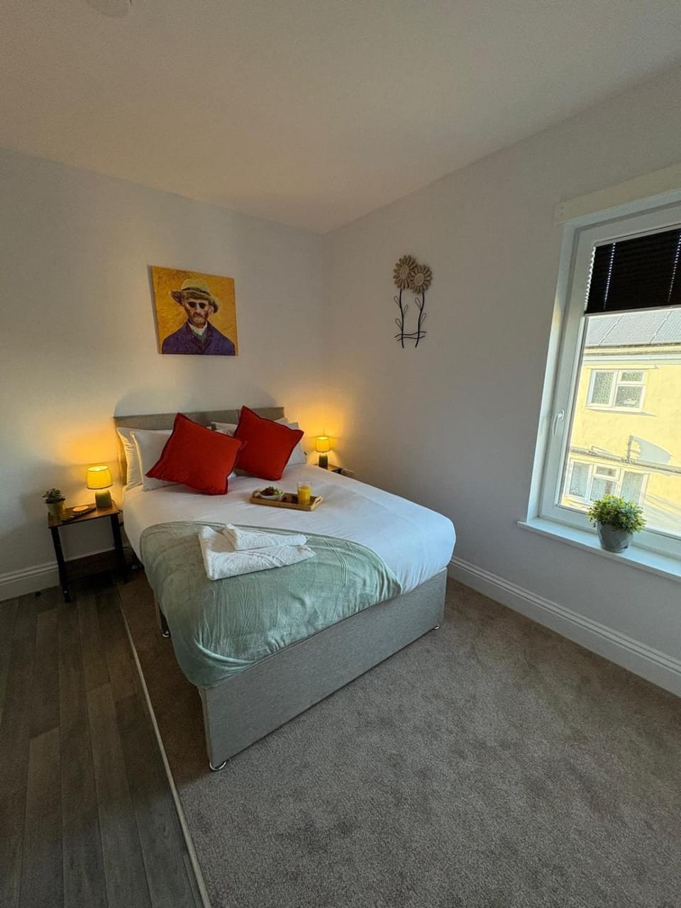 Modern Studio 6 with Kitchenette & Shared Kitchen Apartment in Huntingdonshire District