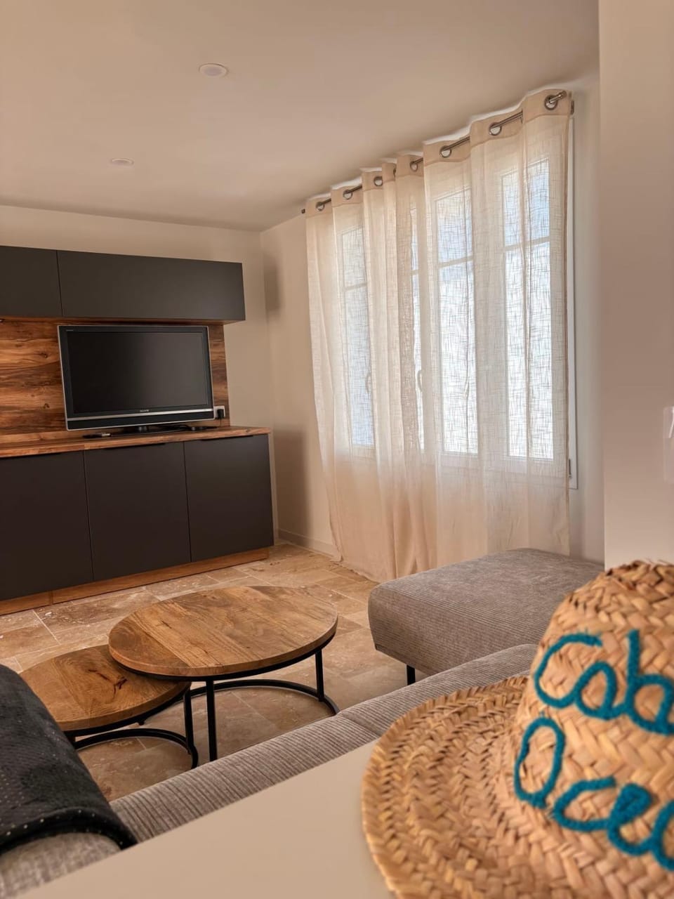 Maison spacieuse centre village cour et parking House in La Flotte