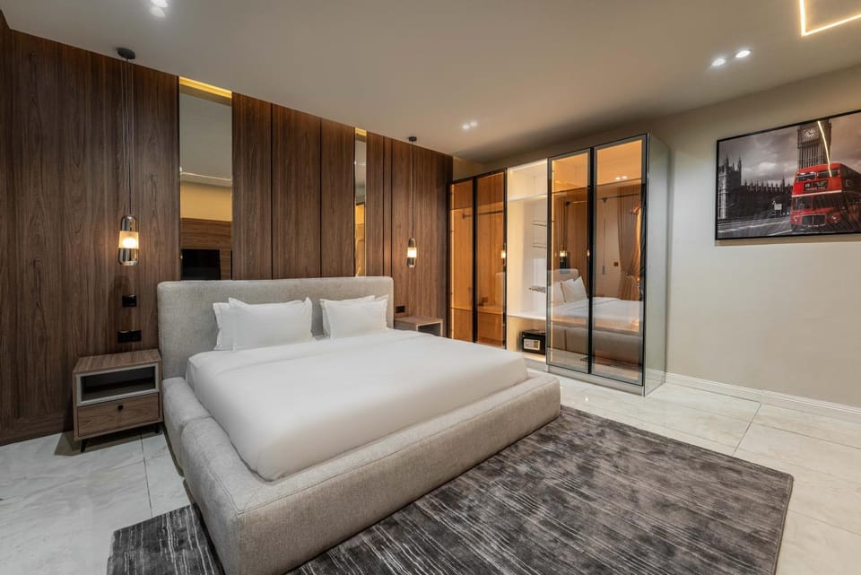 Bed, Photo of the whole room, Bedroom, internet, wardrobe, air conditioner