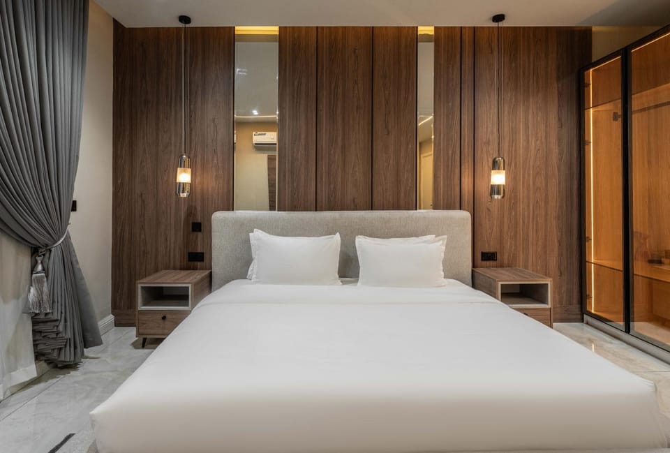 Bed, Bedroom, internet, wardrobe, air conditioner