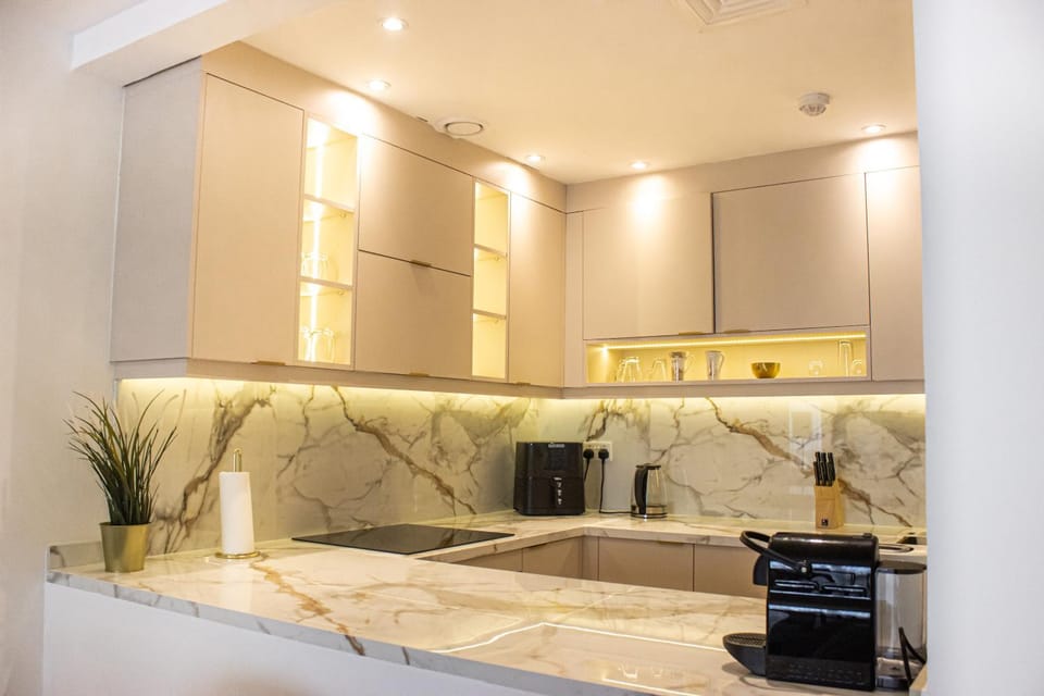 Stylish Two-Bedroom Apartment Overlooking the Sea by Hala Homes Apartment in Ras al Khaimah