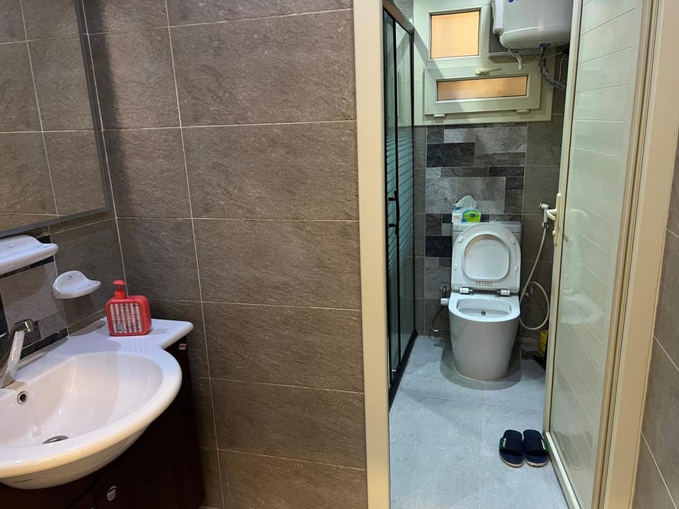 شقة فندقية بالبحر الاعظم كل الغرف مطله على النيل 3 غرف وحمامين ومطبخ ورسبشن Apartment in Cairo Governorate