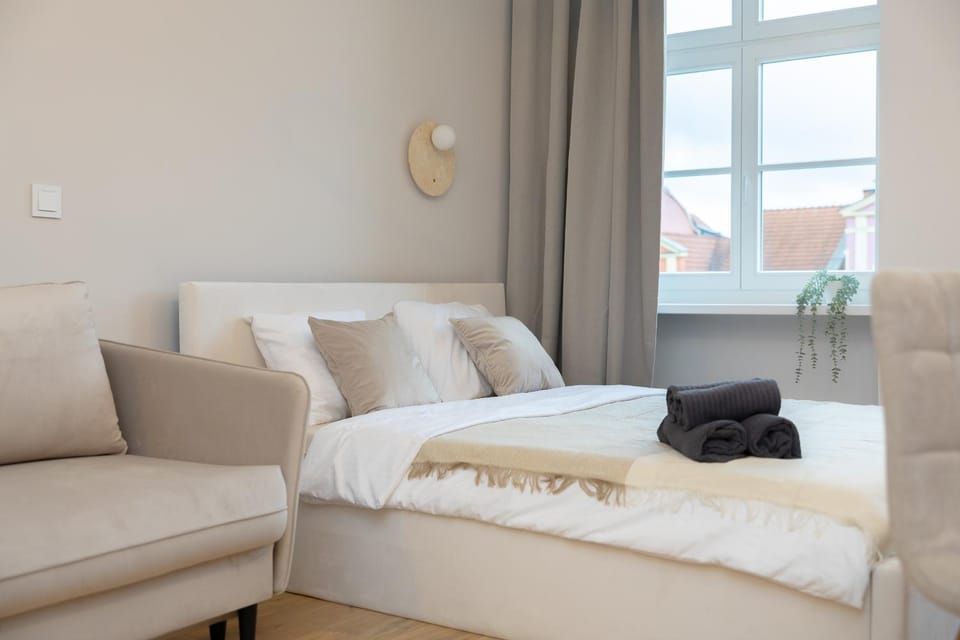 Bed, Living room, Bedroom