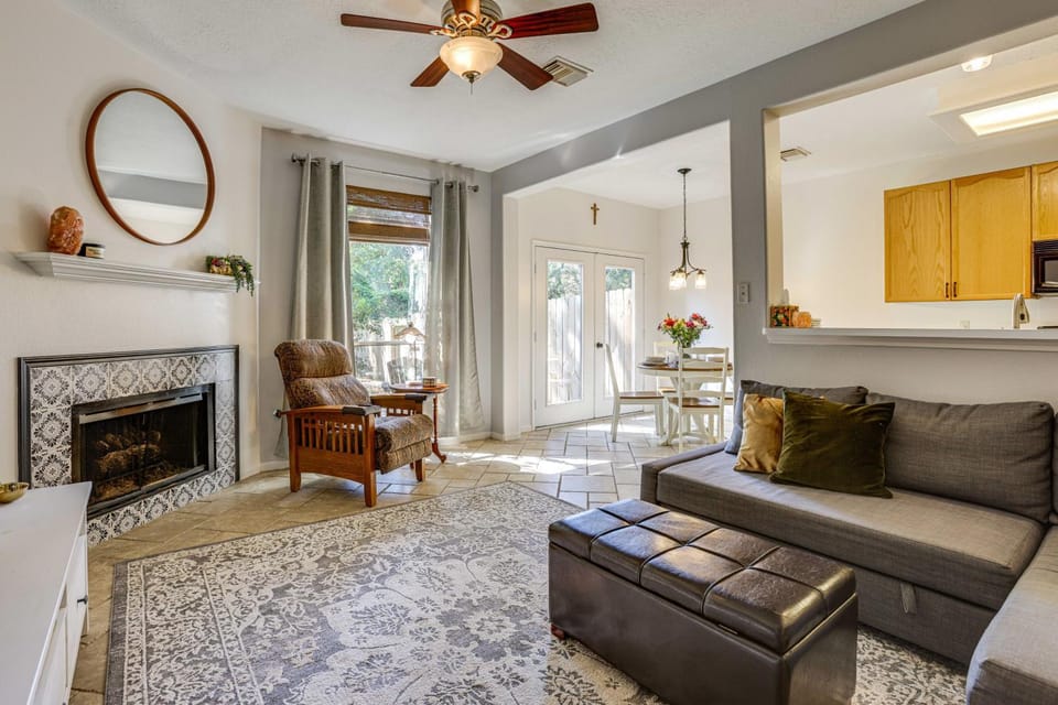 Bike & Explore: Family Home in The Woodlands! House in The Woodlands