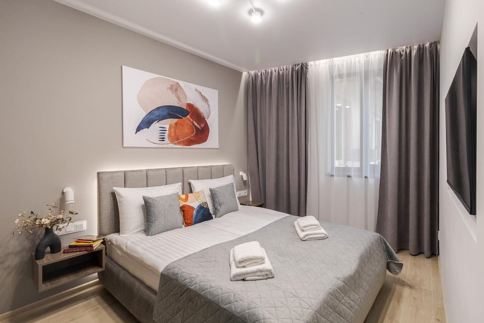 Bed, Photo of the whole room, Bedroom, towels