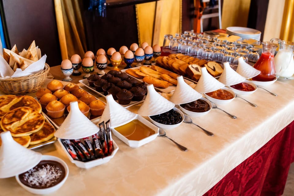 Food and drinks, Continental breakfast, Buffet breakfast
