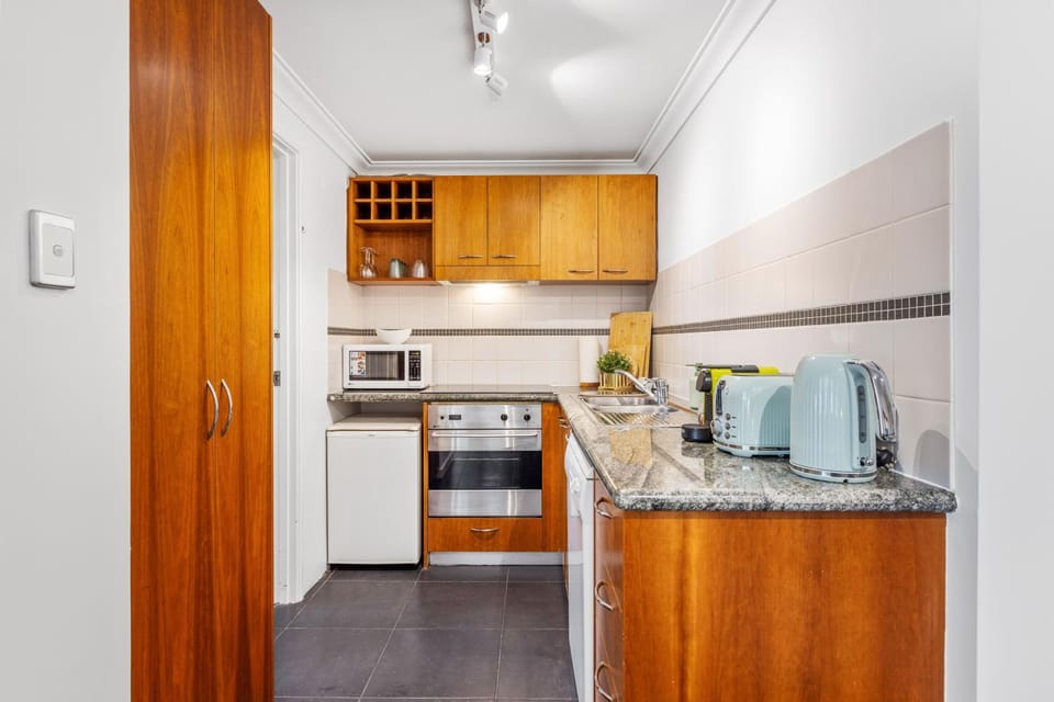 Coffee/tea facilities, Kitchen or kitchenette, microwave, oven, toaster
