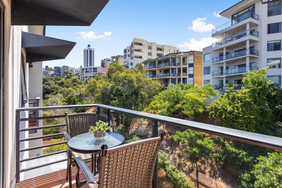 CBD Edge 1BR on Mounts Bay Road Apartment in Perth