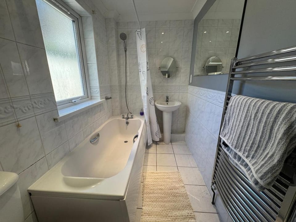Comfortable, London 1 Bed Garden Apartment in London Borough of Lewisham