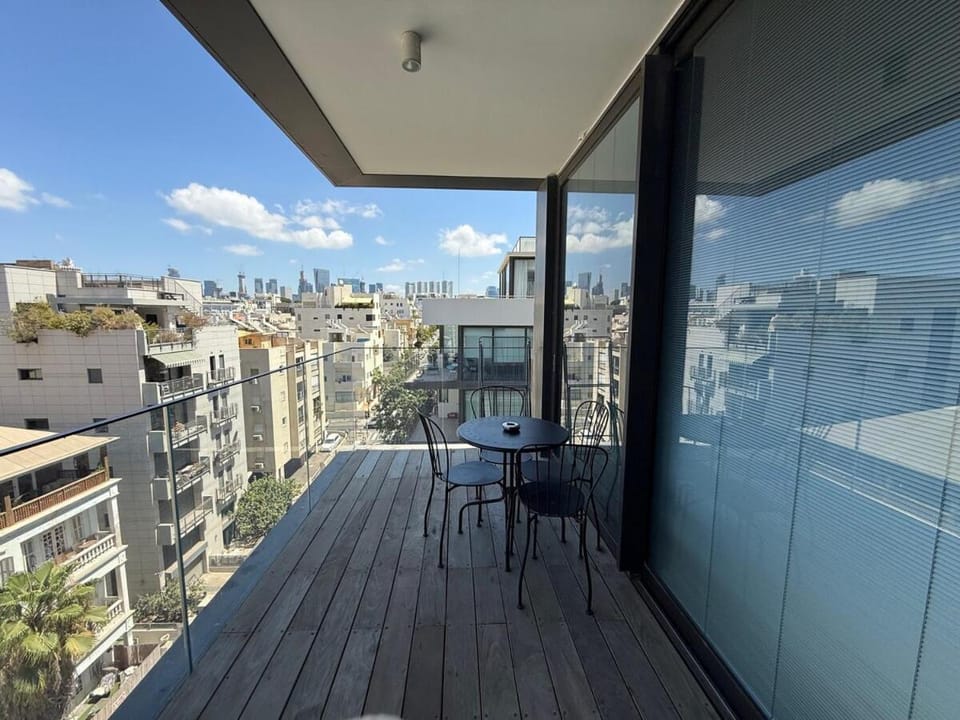 Chic and Modern by Sea U TLV Apartment in Tel Aviv-Yafo
