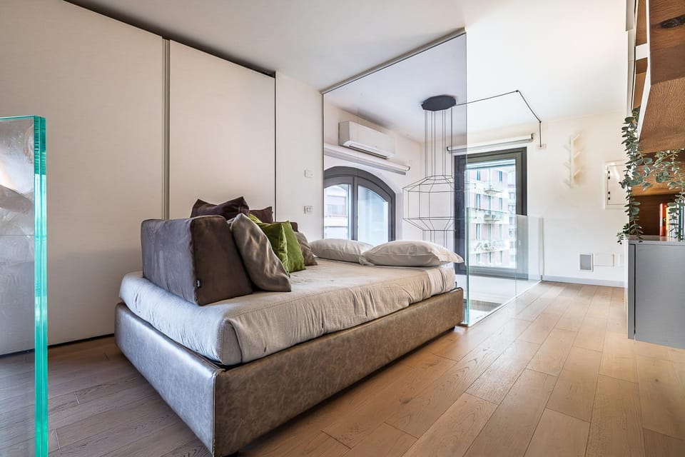 Bed, Living room, Photo of the whole room, Seating area, Bedroom