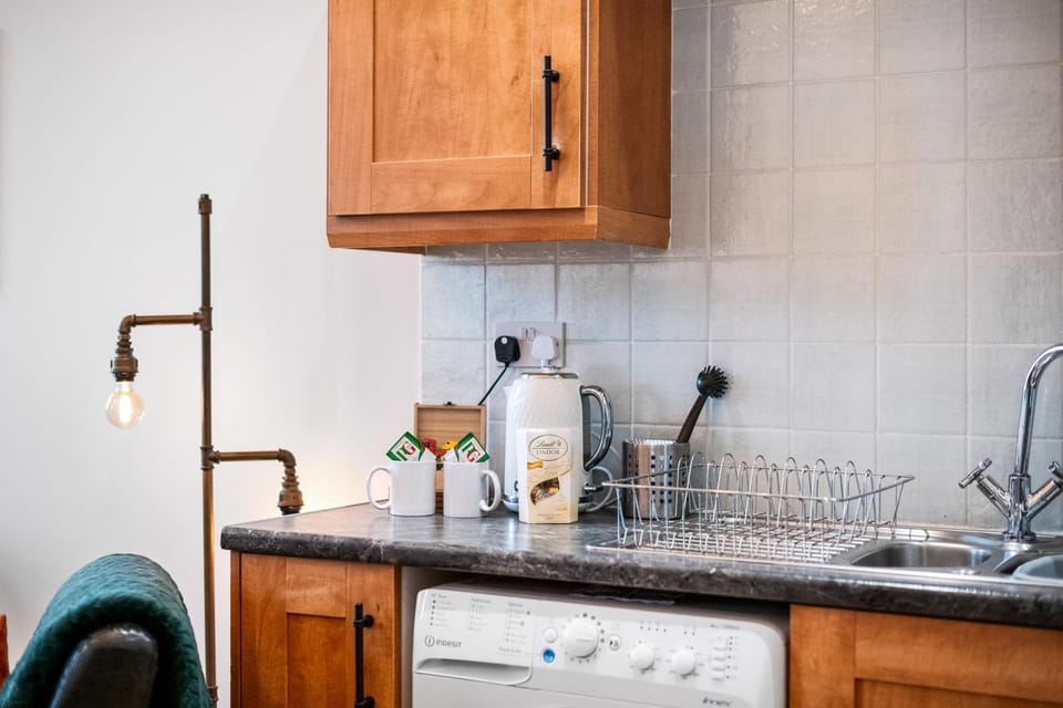 3 Bed Flat - Sleeps 7 - Parking - Wifi Apartment in Birmingham