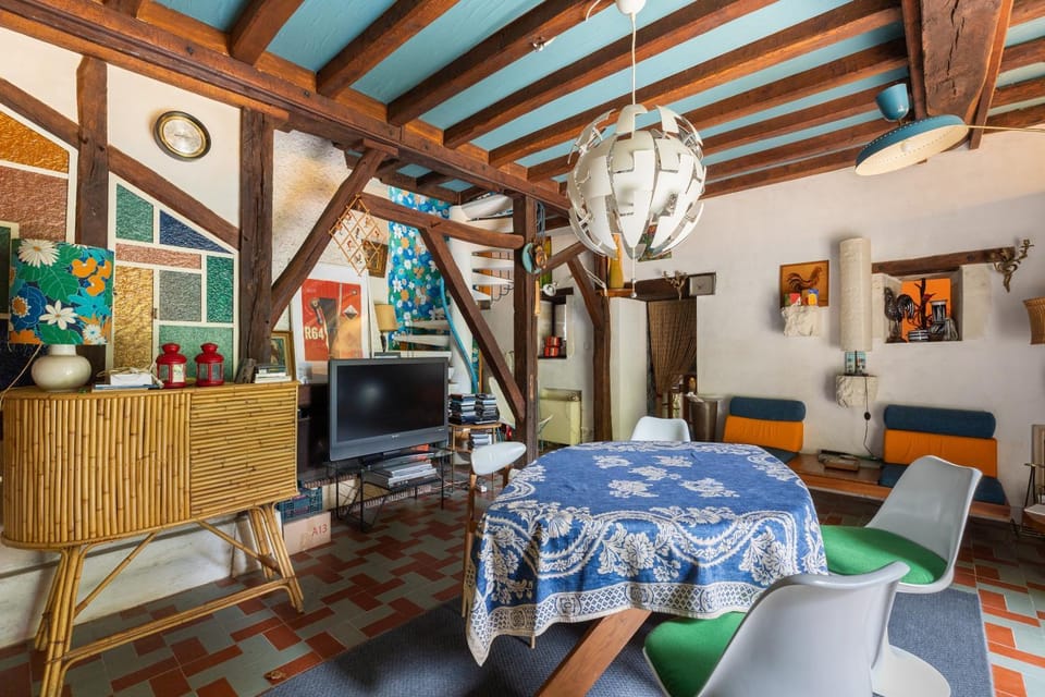 Property building, Living room