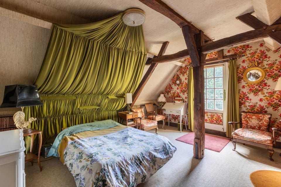 Property building, Living room, Bedroom