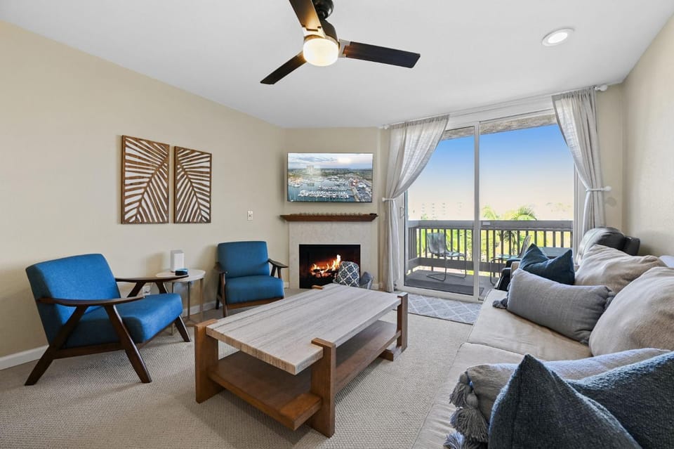 B314 - Coastal Glimpse House in Oceanside