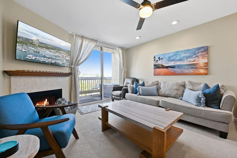 B314 - Coastal Glimpse House in Oceanside