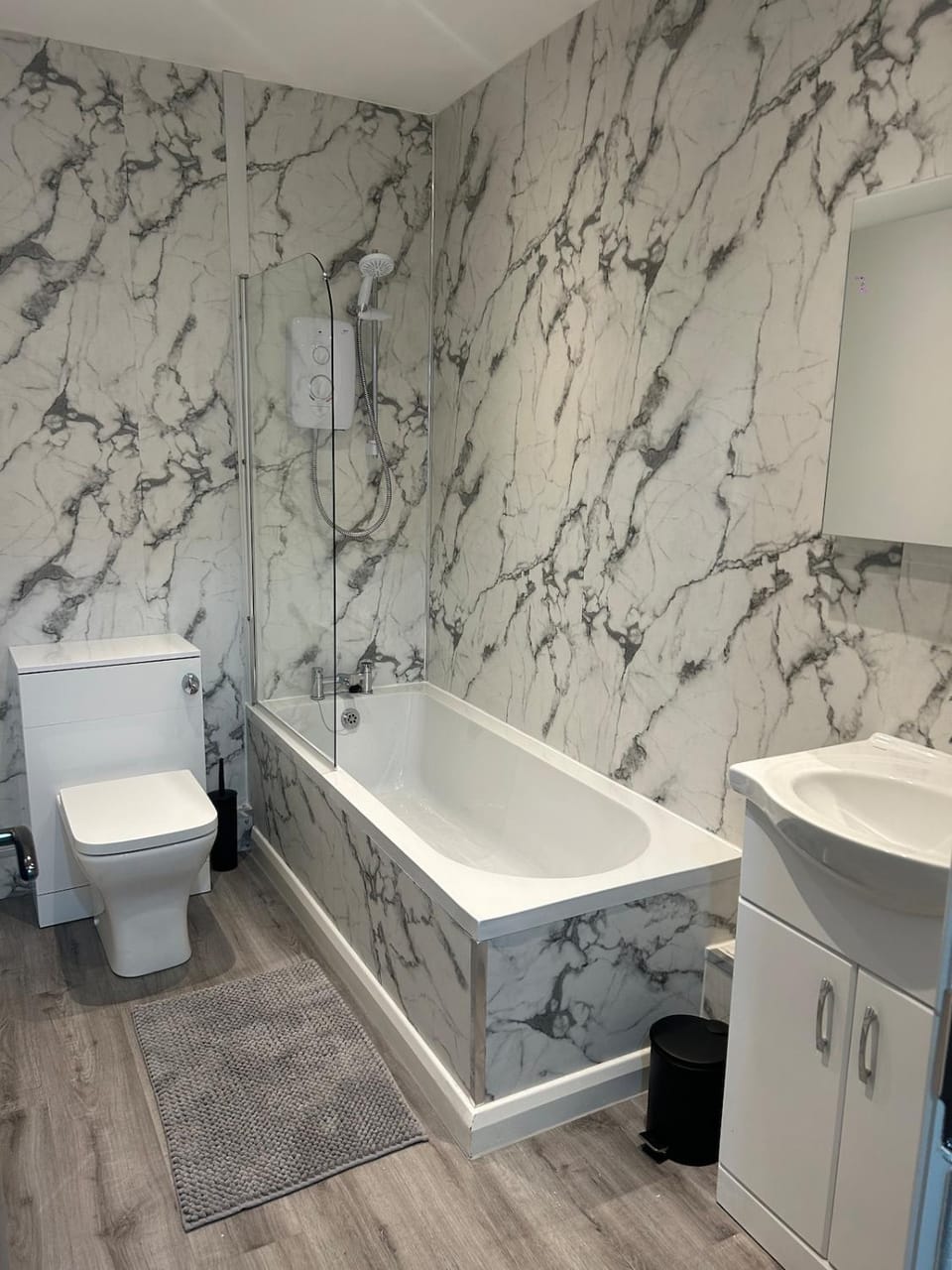 Modern flat in Oldham - contractor friendly Flat 2 Apartment in Oldham