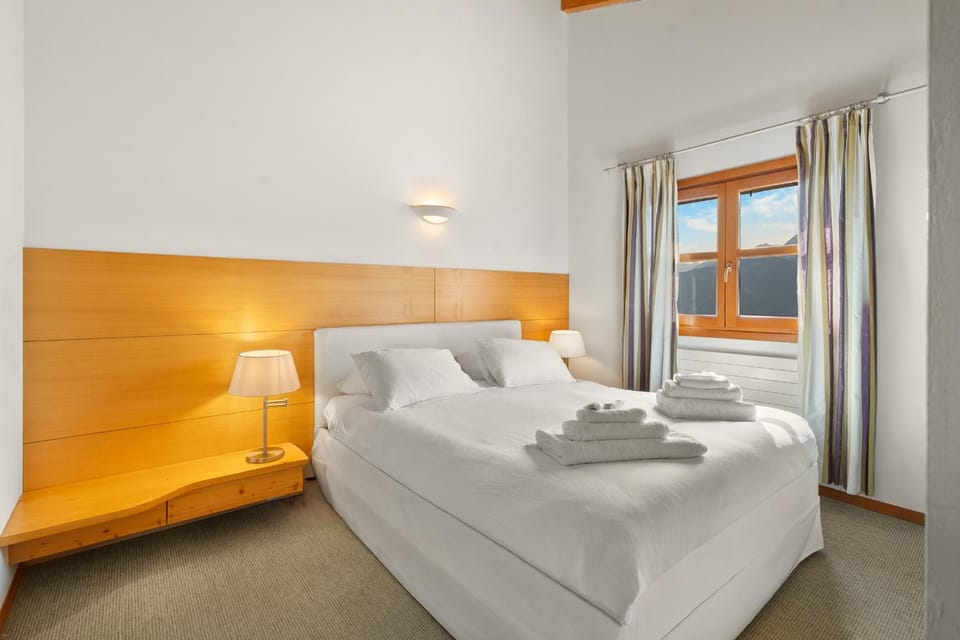 Crans-Montana 3BR - Mountain View, Balcony and Parking Apartment in Sierre