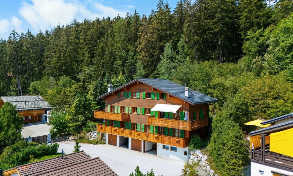 Crans-Montana 3BR - Mountain View, Balcony and Parking Apartment in Sierre